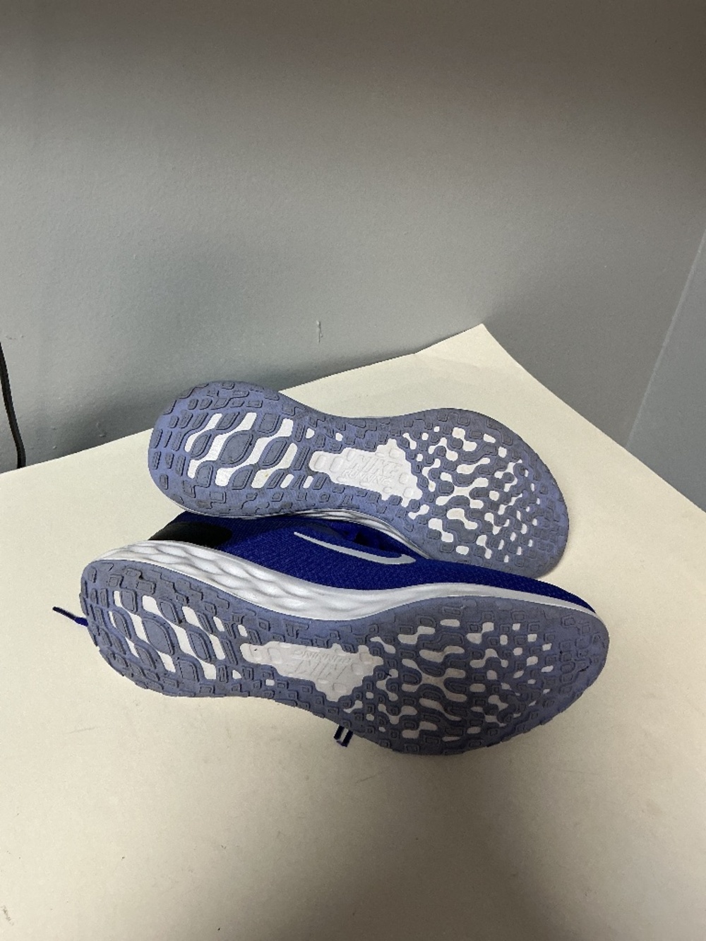 Nike Men’s Blue and White Running Sneakers Size 12 - Picture 4 of 7